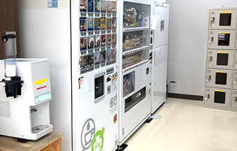 一般席（モニター側）自販機コーナー